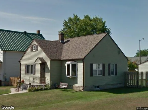 1018 N 20th St, Manitowoc, WI 54220