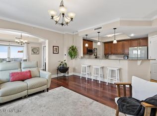 525 3rd St N APT 215, Jacksonville Beach, FL 32250
