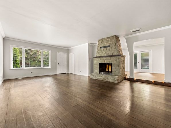 3 bedroom rental in Surrey — photo 4
