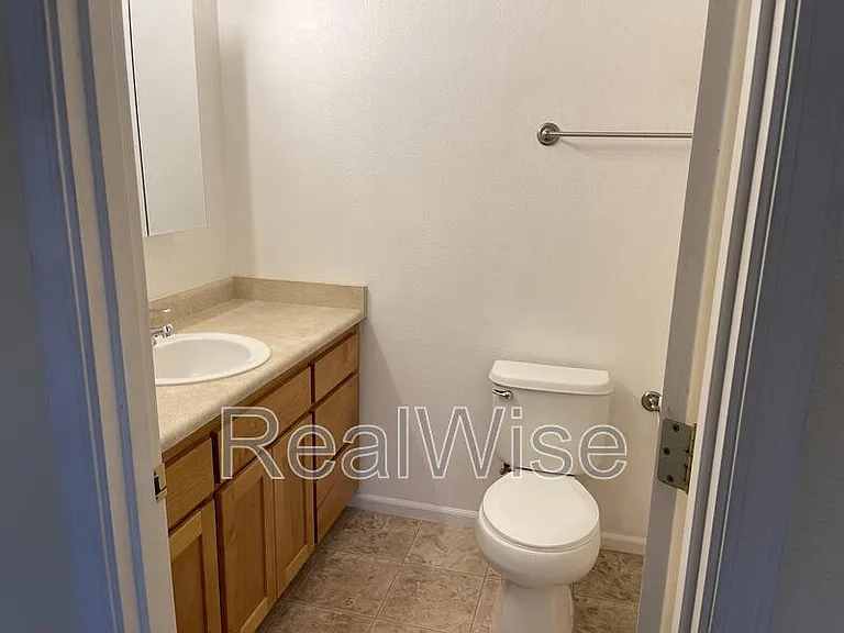 656 E Park St — Photo 7
