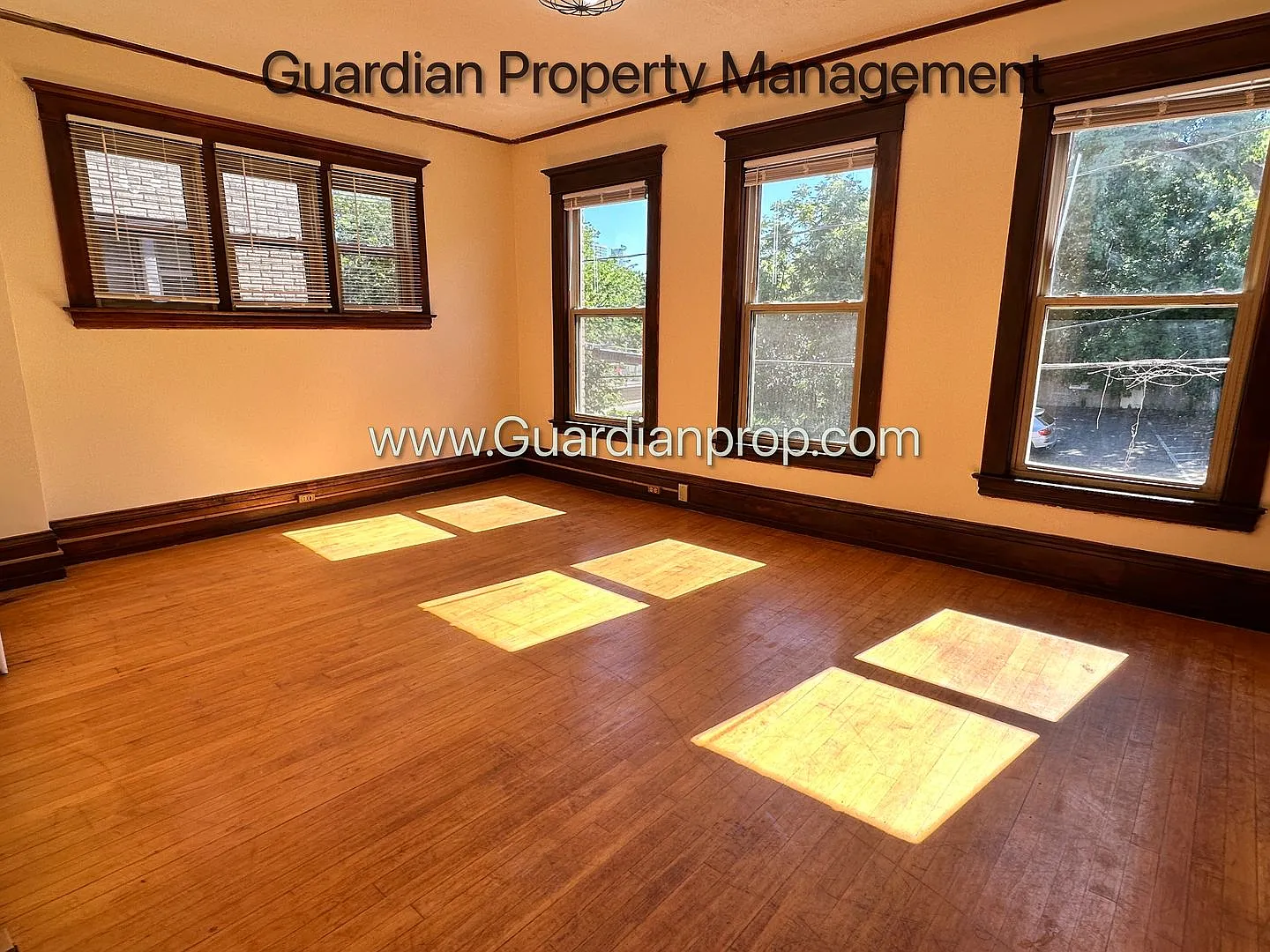 Renovated Uptown 3rd Floor Corner with Office Room, Hardwood Floors, Heat Paid, One Month Free — Photo 3