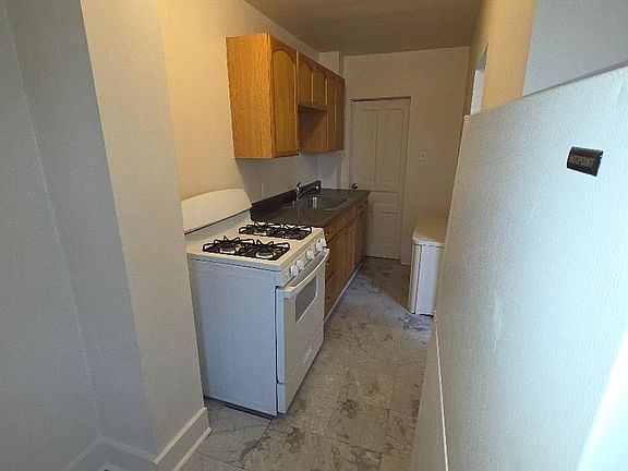 5th image of 212 Guilford Rd