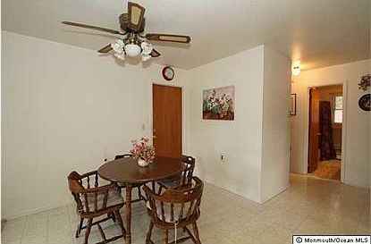 3rd image of 39 Bellflower Ct