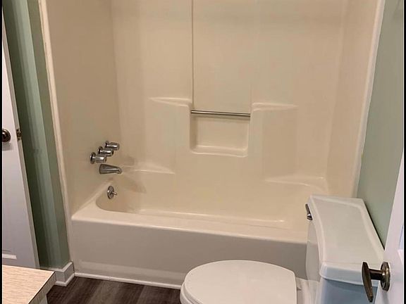 5th image of 100 Willow Run Dr APT 3