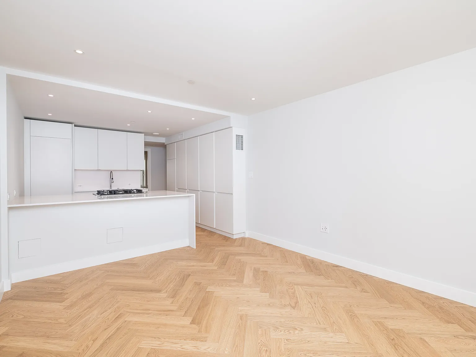 1 bed, 700 sqft, $4,350 — Photo 1