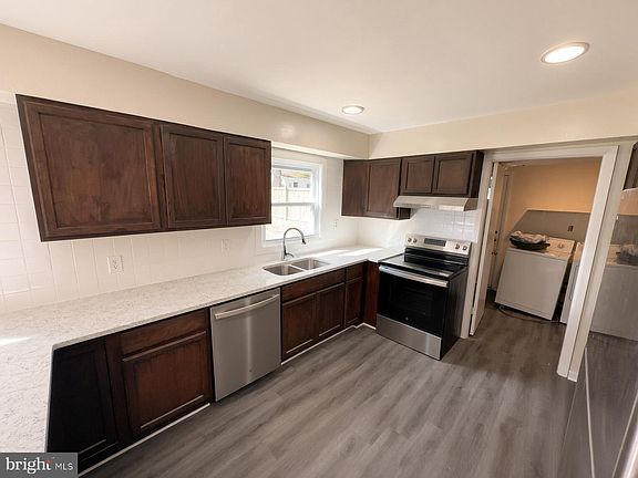 5th image of 2712 Filbert Ln