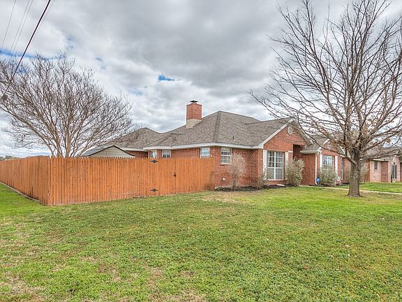 4th image of 7402 Aspen Ave