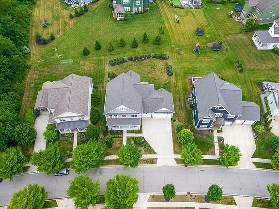 3rd image of 10732 Arrowwood Dr