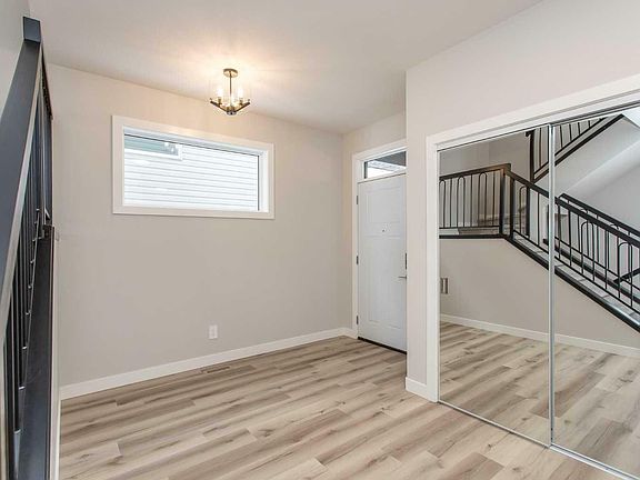3rd image of 40 Emmett Cres