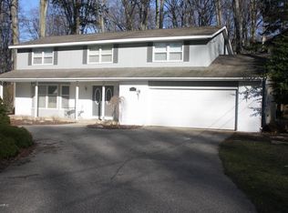 1450 Seminole Dr, Holland, MI 49424