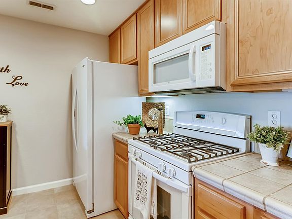 3rd image of 6520 Hearthstone Cir APT 421