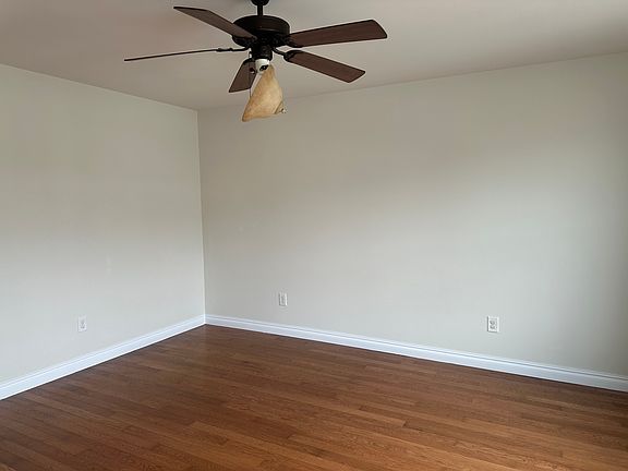 2nd image of 142 Lone Tree Dr NE #142
