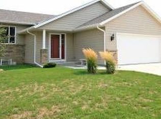 785 Walnut St NE, Hutchinson, MN 55350