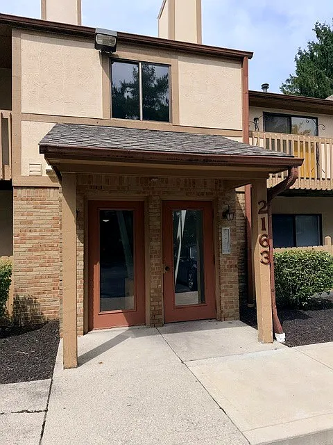 2 bed, 932 sqft, $1,275 — Photo 2