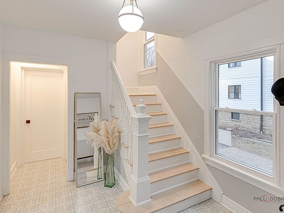 4th image of 131 N Taylor Ave