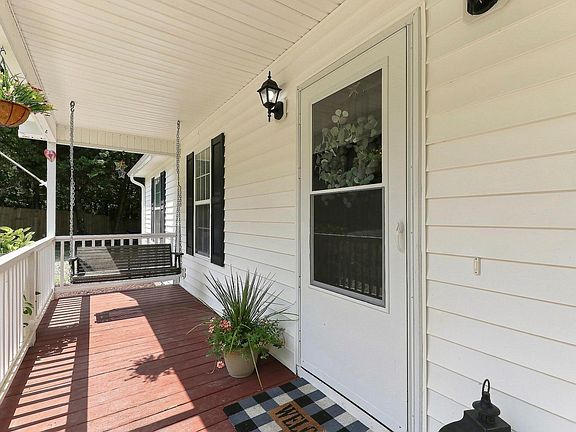 4th image of 215 Nelson Ct