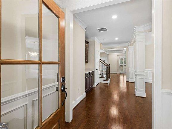 3rd image of 2020 Anderson Dr SE
