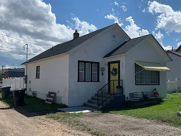 625 7th St, Evanston, WY 82930