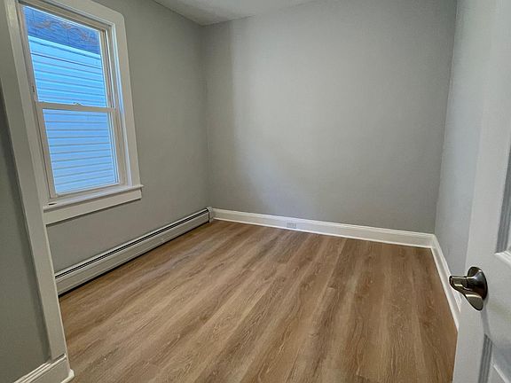 4th image of 52 Oxford Pl #2