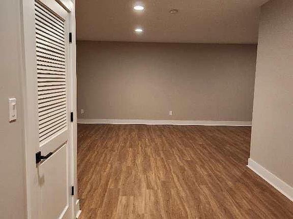 5th image of 3941 Hylan Blvd #1