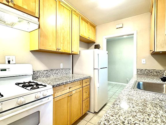 5th image of 2800 37th St