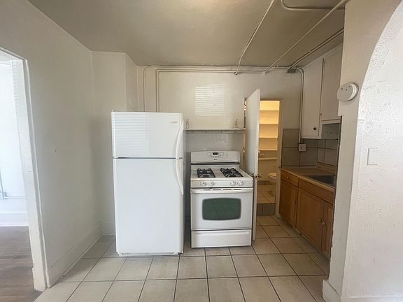 5th image of 1511 Gold Ave SE APT B