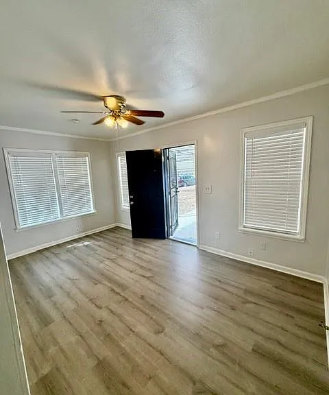 1400 N Dunlap Ave — Photo 3