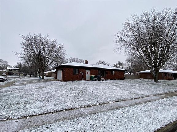 3rd image of 713 Easton Dr
