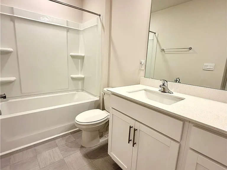 305 Robert Pl — Photo 21
