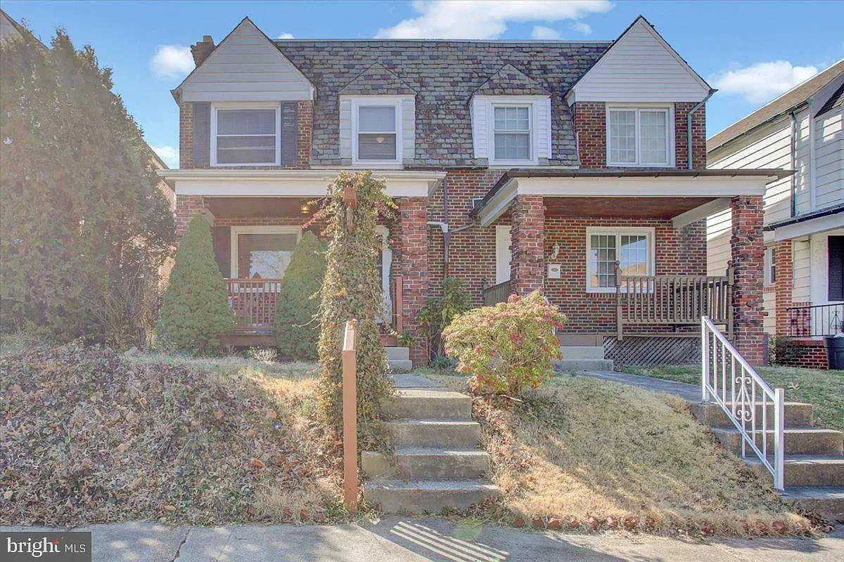 106 Hollywood Ave photo 1