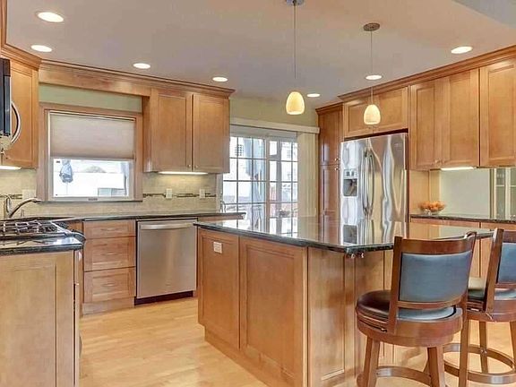 4th image of 2144 Parkside Dr