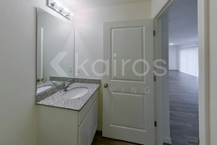 1148 Vinita Ave — Photo 9