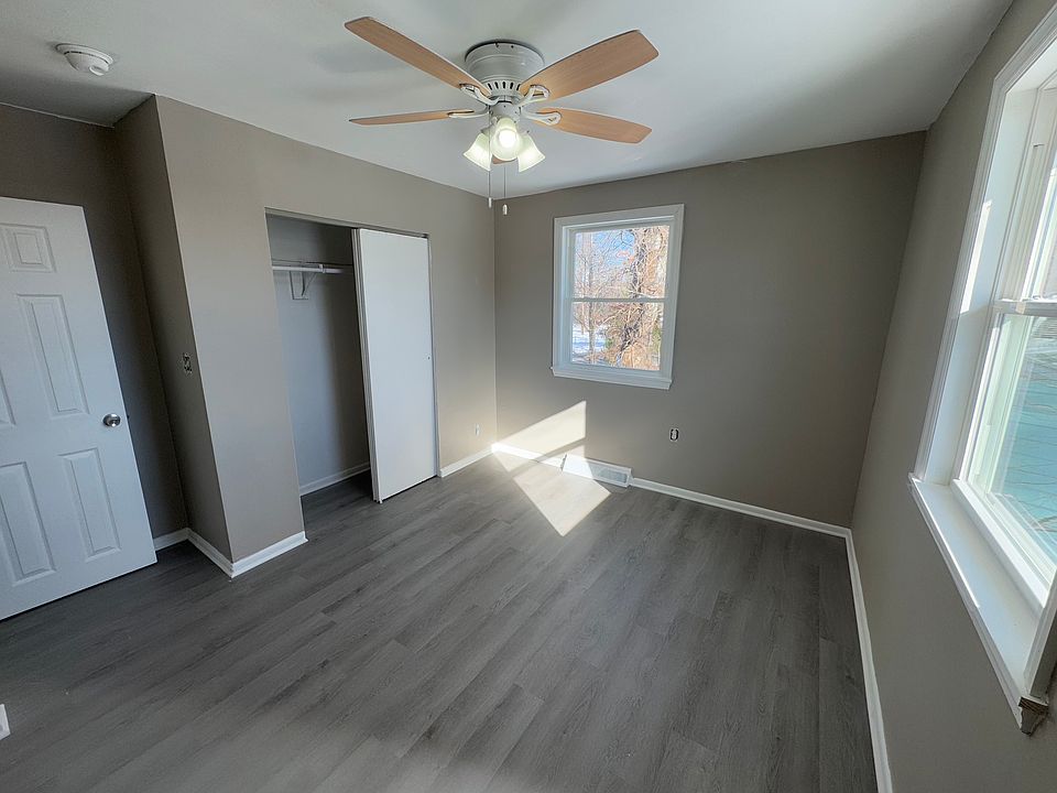 bedroom 2 with closet space