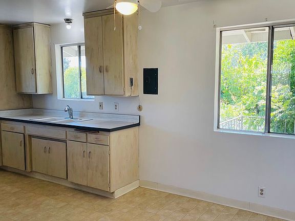 2nd image of 870 Castlewood Dr APT 3