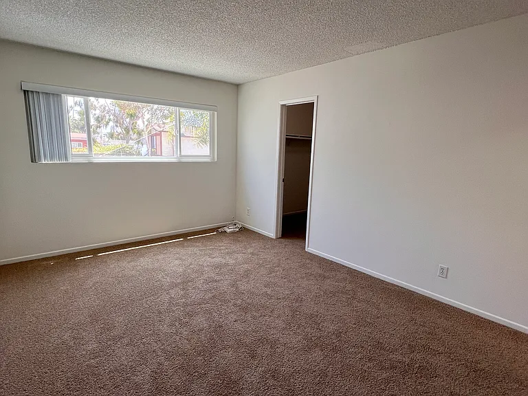 525 N Francisca Ave #11 — Photo 8