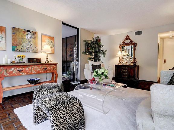 5th image of 5001 Woodway Dr Unit 206