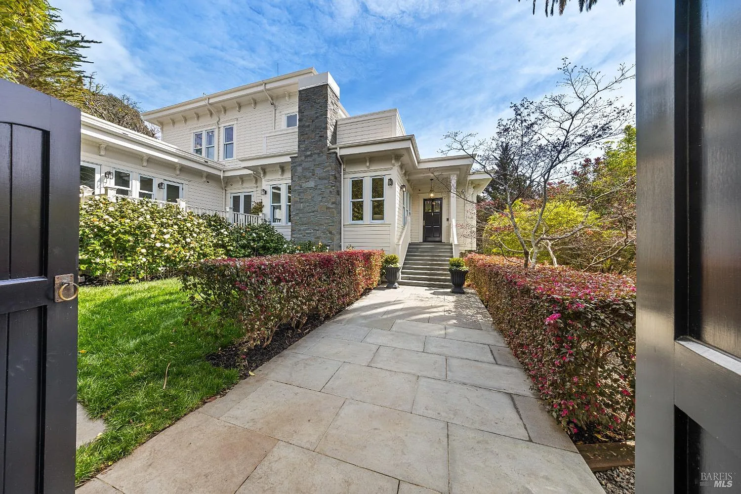 2 Summit Avenue photo 1