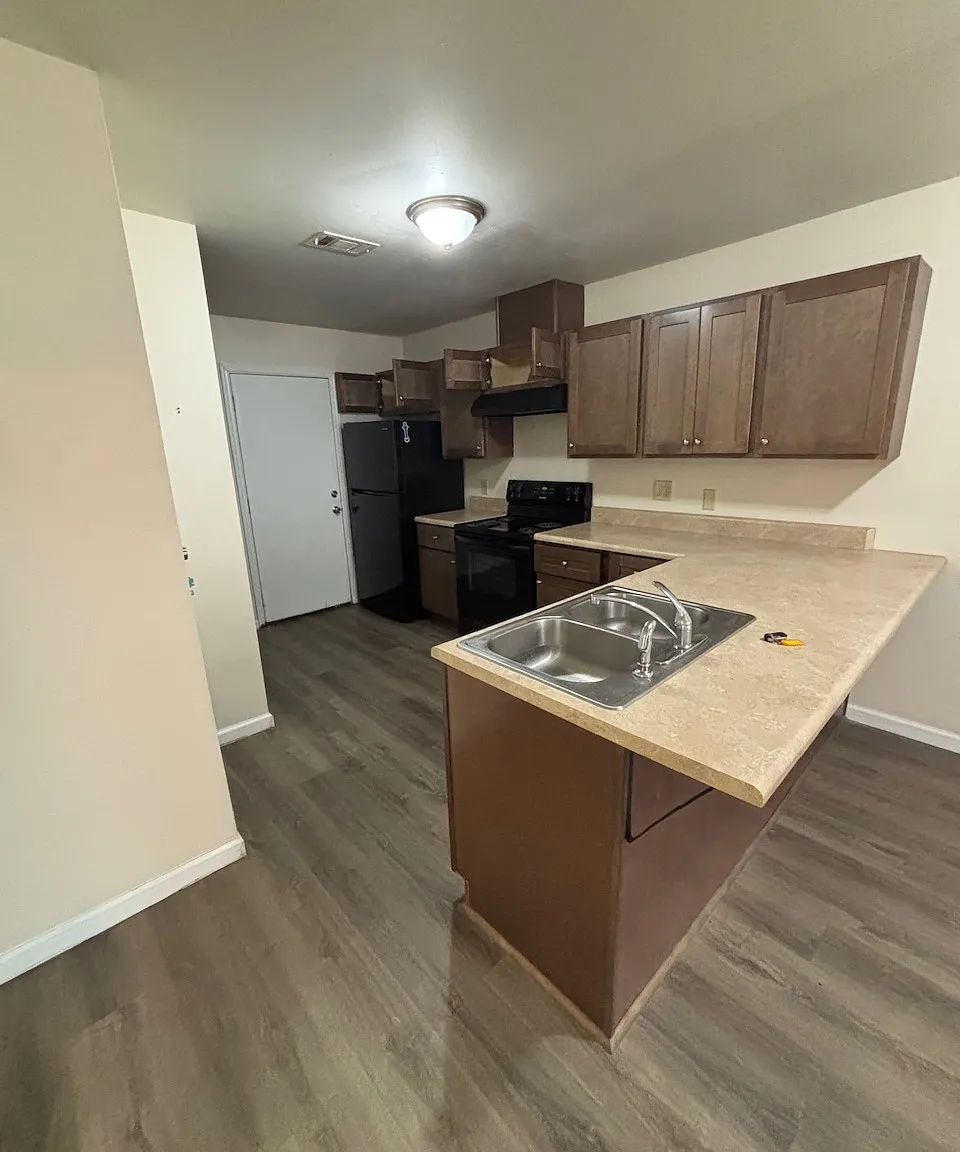 2 bed, 752 sqft, $1,245 — Photo 3