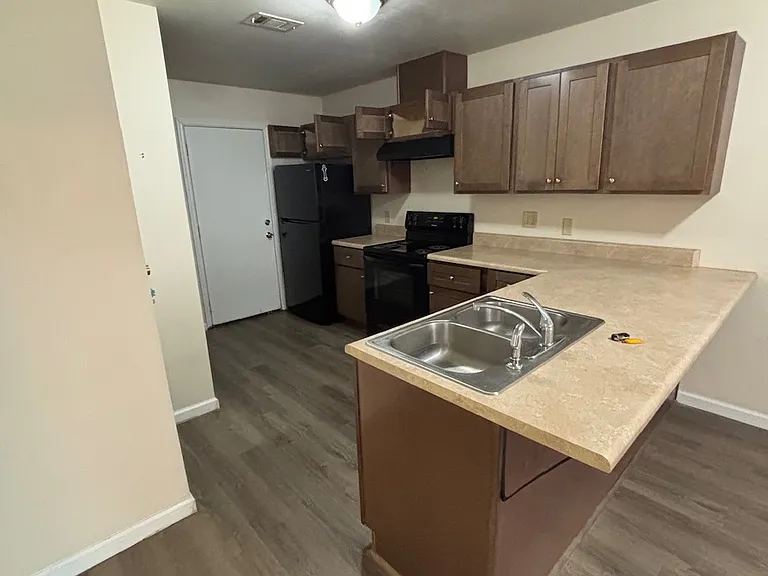 114 S C St — Photo 3