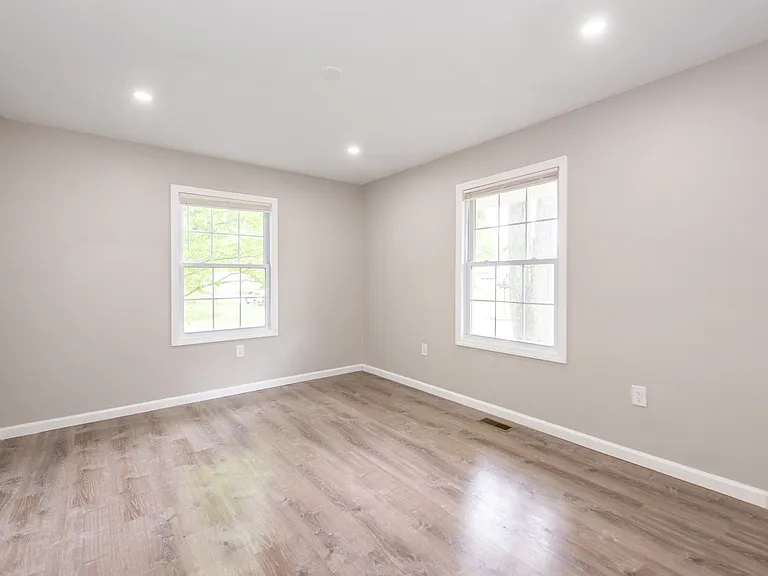 8 Wilcox Ave — Photo 28