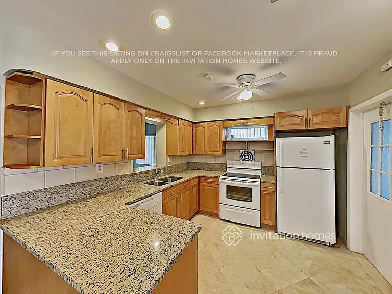 2720 SW 15th Ct — Photo 6