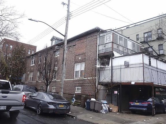 3rd image of 4423 9th Ave