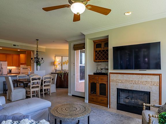 Natural Gas Fireplace
HD smart TV for streaming content
Dining for six