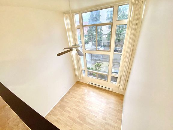 5th image of 312 Harvard Ave E APT 207