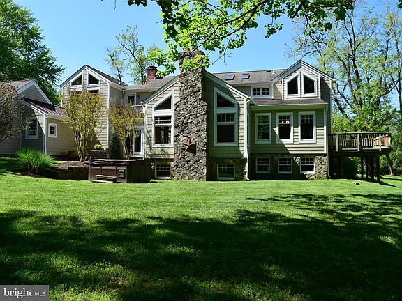 3rd image of 751 Kentland Dr