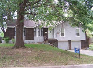 317 SW Stoney Brook Ln, Blue Springs, MO 64014