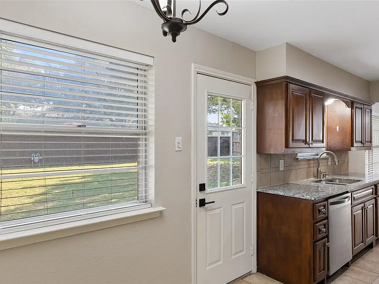 614 Cambridge Dr — Photo 20