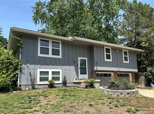 512 NE Park Dr, Lees Summit, MO 64086