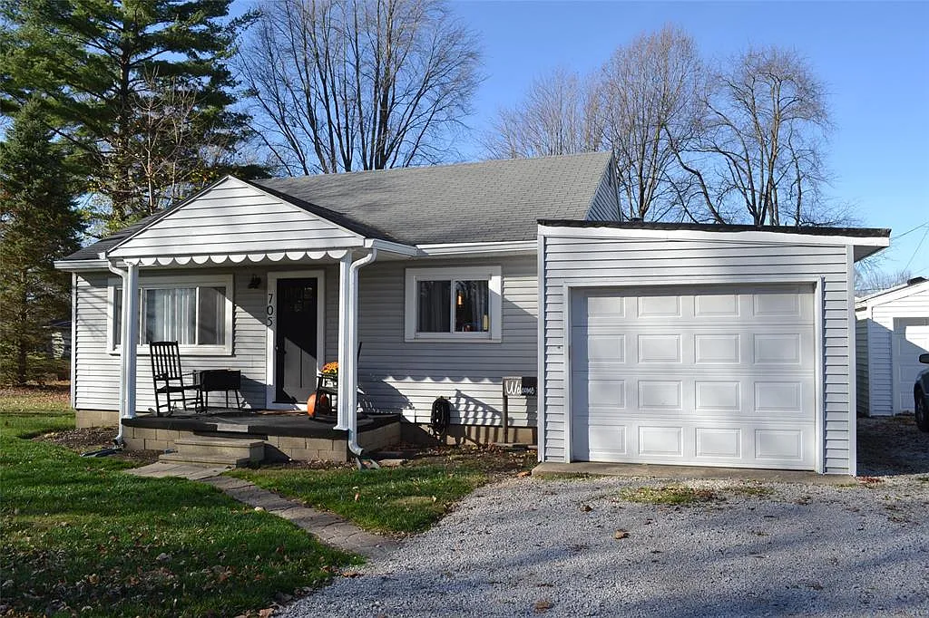 705 Brook St photo 1