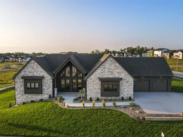 4735 Centennial Blvd, Urbandale, IA 50323